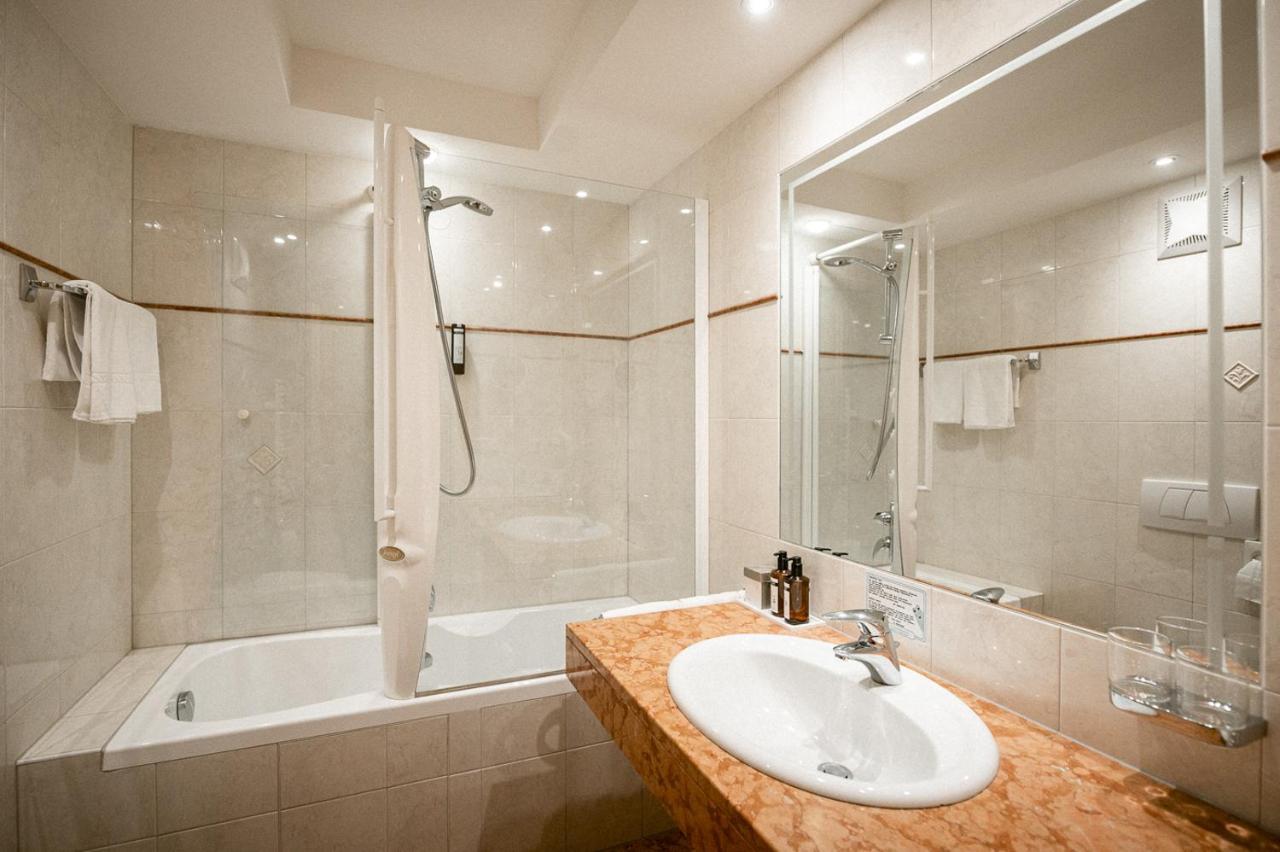Hotel Cristallo Solda Bagian luar foto