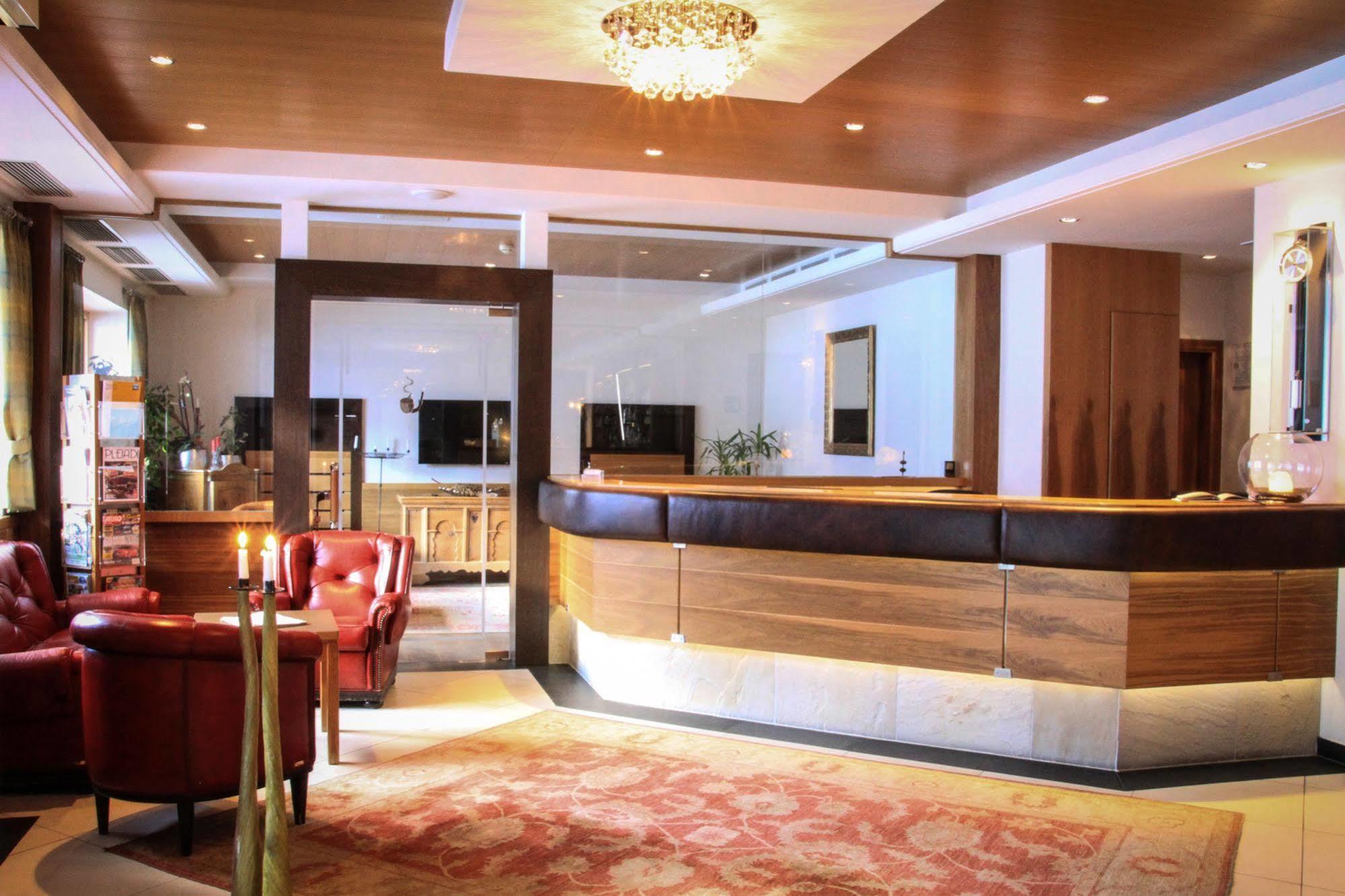 Hotel Cristallo Solda Bagian luar foto